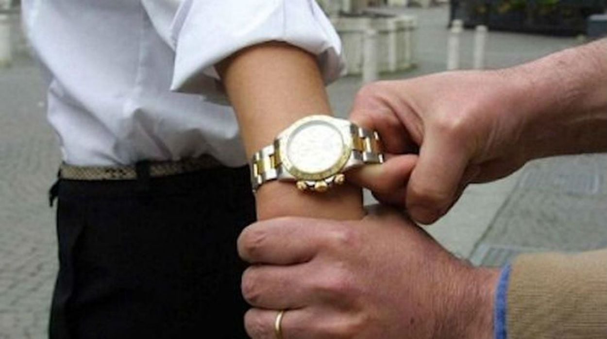 El método del tirón es uno de los más utilizados para robar relojes de lujo. (Espacio Valverde)