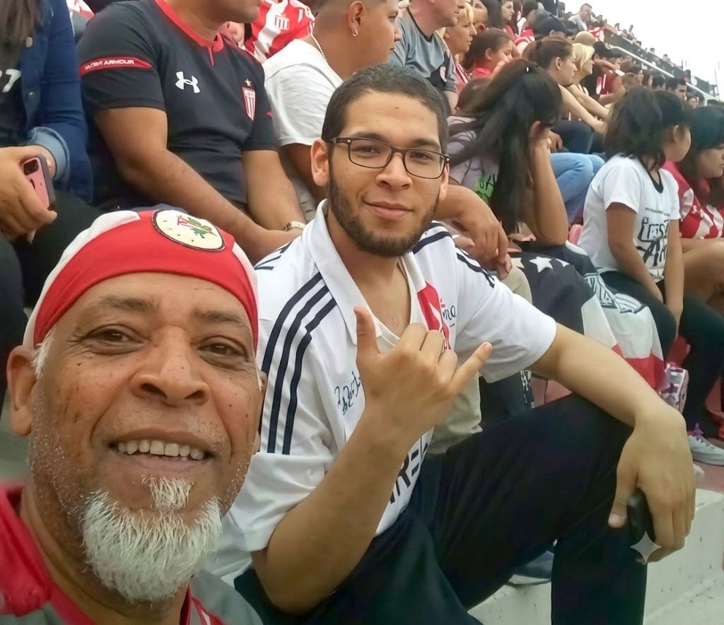Víctor es fanático de Estudiantes de La Plata y pudo ver salir campeón a la Selección Argentina dos veces: en México 1986 y Qatar 2022