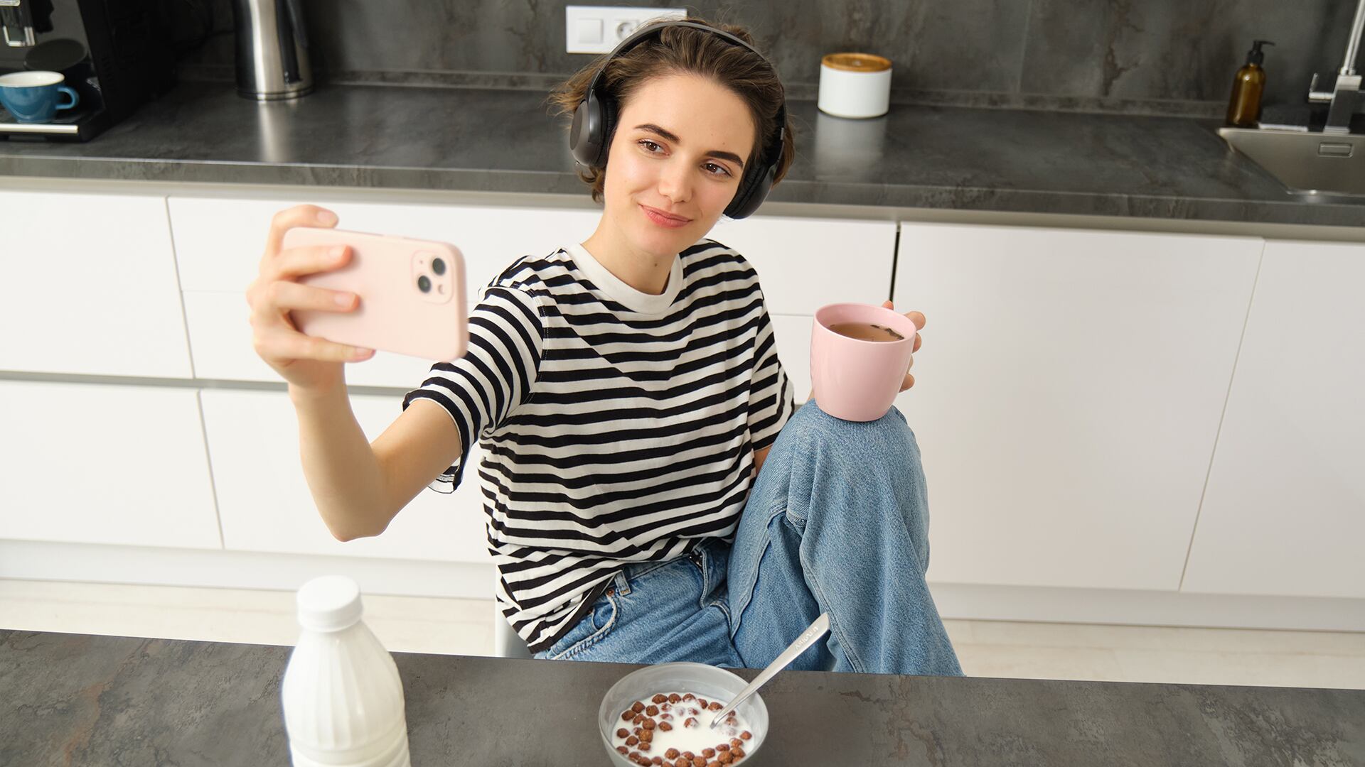 En Austria, el 83% de los jóvenes ha visto material de salud promovido por influencers en redes sociales (Freepik)