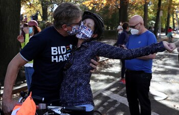 En Manhattan, la gente celebra