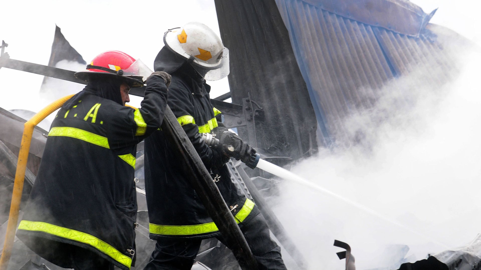 Producto del derrumbe murieron ocho bomberos y dos rescatistas de Defensa Civil (Foto/NA)