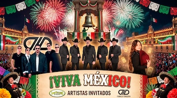 Cartel con la frase Viva México, fuegos artificiales, una campana, integrantes de agrupaciones musicales y elementos decorativos.