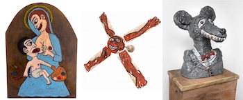 Pintura sobre tabla de una mujer con un niño, ventilador de techo pintado con una figura humana y escultura del busto de un roedor con traje