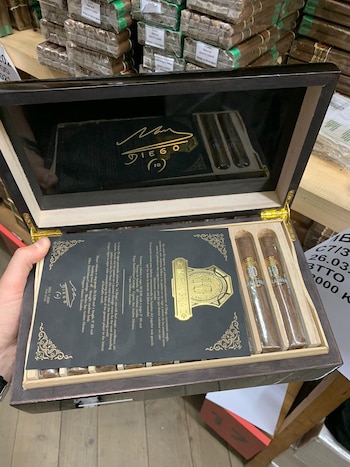 Otro detalle de la caja