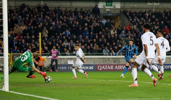 La espectacular atajada de Dibu