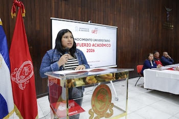 Las becas están dirigidas a estudiantes de las 12 facultades de la UES, quienes podrán combinar formación académica y experiencia práctica. (Foto: UES)