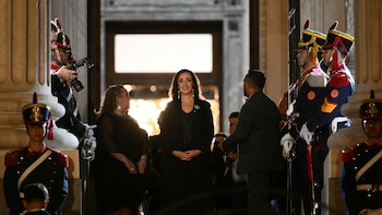 El frío saludo entre Javier