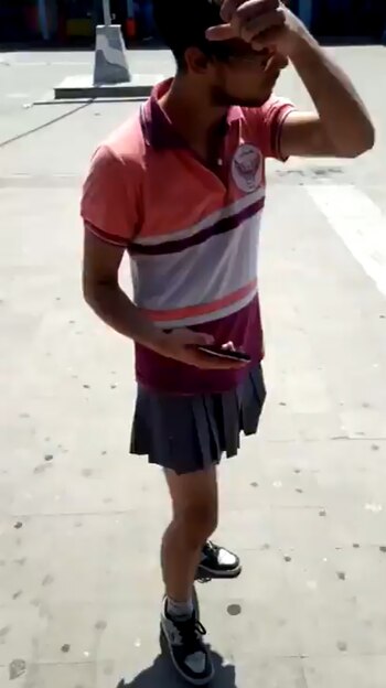 El joven decidió salir al