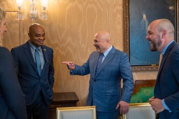 El fiscal de la CPI con el canciller de Colombia, Luis Gilberto Murillo - crédito cortesía Presidencia