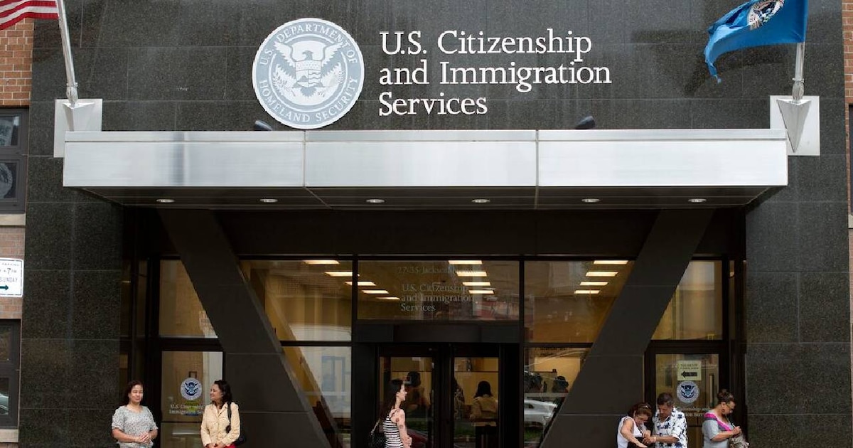 Trump reactiva norma sobre beneficios públicos y residencia; afecta a inmigrantes