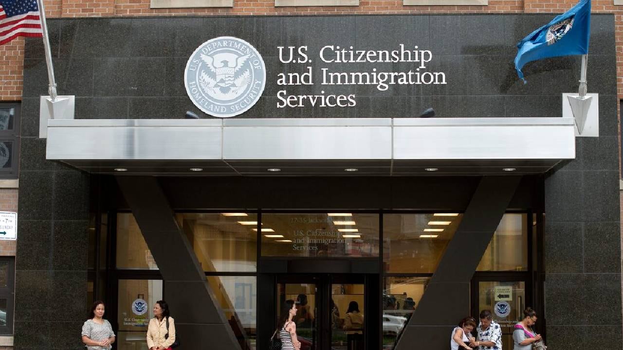 El Servicio de Ciudadanía e Inmigración de EE.UU. (USCIS) debe aprobar las solicitudes de visado médico antes de la fecha límite (Reuters).