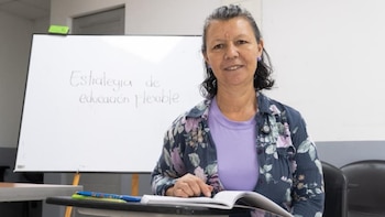 Bogotá abrió una “matriculatón” que ofrece bachillerato gratuito a vendedores informales y sus familias