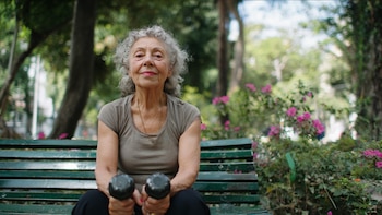 Entrenar sin abandonar: la clave de la constancia para envejecer con fuerza y autonomía
