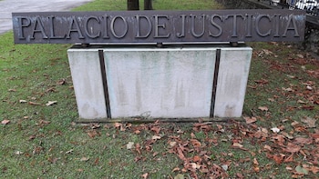 Hasta cinco años y ocho meses de cárcel a siete hombres por traficar con drogas y vender coches de alta gama robados