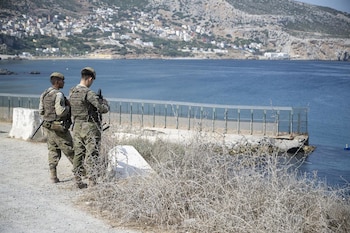 Dos militares en Ceuta. (Europa Press)