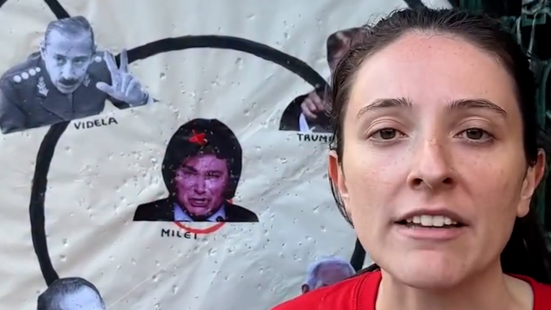 Así como la cara de Milei, figuraban también en el blanco los rostros de Videla, Trump, Martínez de Hoz y Netanyahu