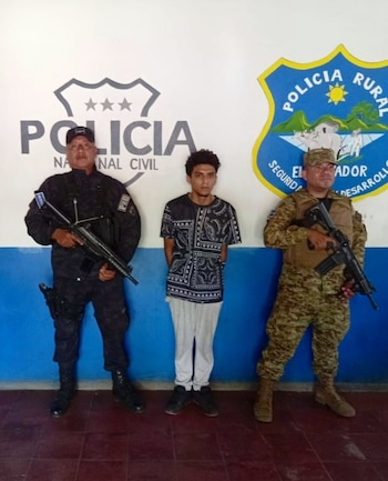 Quijada Cortez, señalado como parte de la clica Zapotitanes Criminals Salvatruchos, suma tres detenciones desde 2022 en La Libertad por vínculos con la criminalidad organizada. (Foto cortesía PNC)