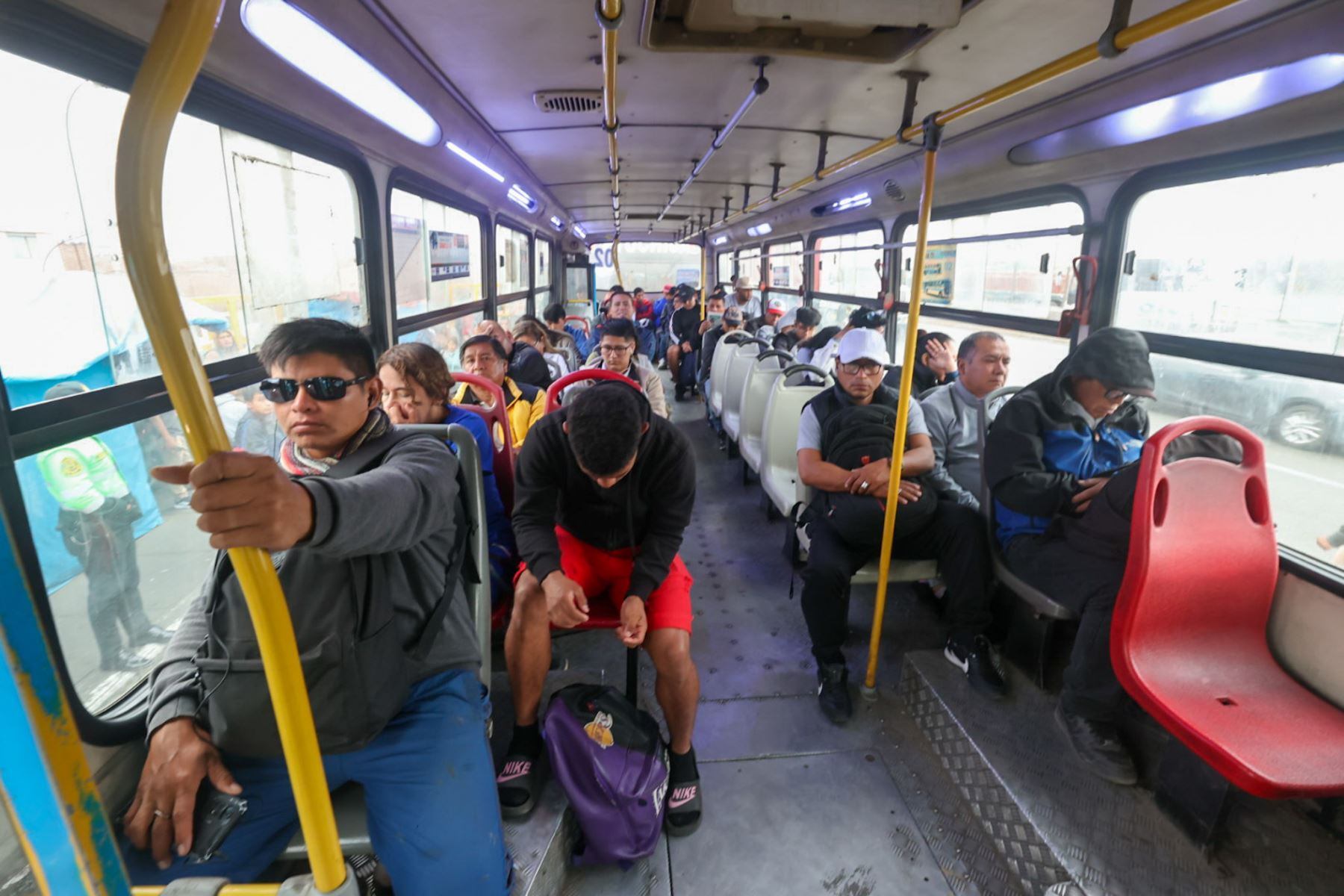 El paro de transportistas en Lima no paralizó completamente el servicio, pero alteró el flujo normal de pasajeros y aumentó el costo del transporte.