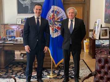 Se reunió Adrián de la