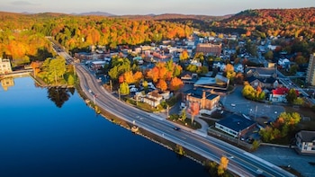 Este es el lago que alberga una de las mayores concentraciones de serpientes en el norte de Estados Unidos