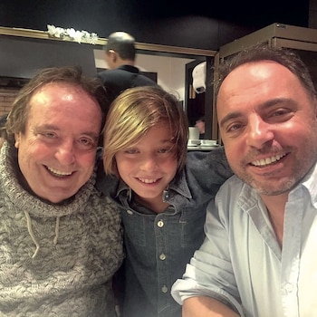 Dyango, su nieto Izan Llunas y su hijo Marcos Llunas