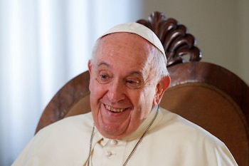 El Papa Francisco sonríe durante