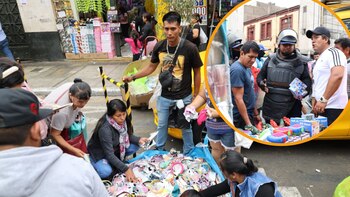 Así lucen las calles de Mesa Redonda por Navidad 2023.