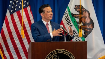 La Justicia de EEUU paraliza por 14 días la fusión de Paramount y Warner