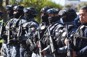 METEPEC, ESTADO DE MÉXICO, 17NOVIEMBRE2023.- 350 elementos de la Policía Municipal de Metepec, 80 policías de la Secretaría de Seguridad del Edomex y Guardia Nacional forman parte del operativo de seguridad “Buen Fin” con el objetivo de resguardar la seguridad en zonas de mayor concurrencia como plazas y centros comerciales, zonas de bancos y micro y mediano comercio, del 16 al 20 de noviembre días en que se lleva a cabo El Buen Fin. FOTO: CRISANTA ESPINOSA AGUILAR /CUARTOSCURO.COM
