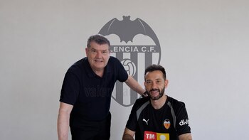 Carlos Corberán amplía su contrato con el Valencia hasta 2028