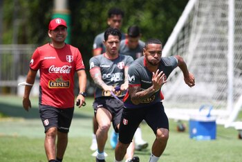 Alexander Callens entrenó con la