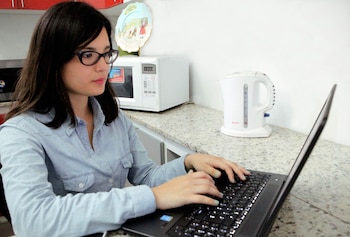 La exposición a esta tecnología no supone necesariamente que los empleos desaparezcan, sino que sus tareas y responsabilidades pueden cambiar.