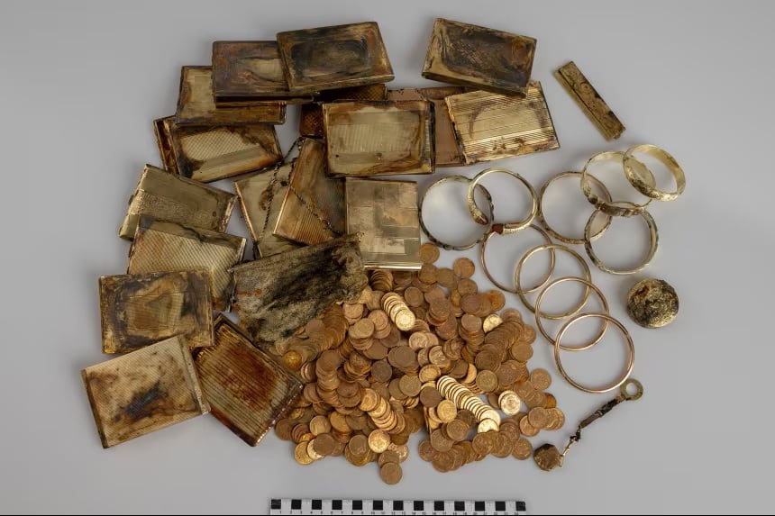 Los visitantes, que pidieron mantener el anonimato, llevaron el material a la institución de Hradec Králové y consultaron al especialista en numismática (Crédito: Museo de Bohemia Oriental)