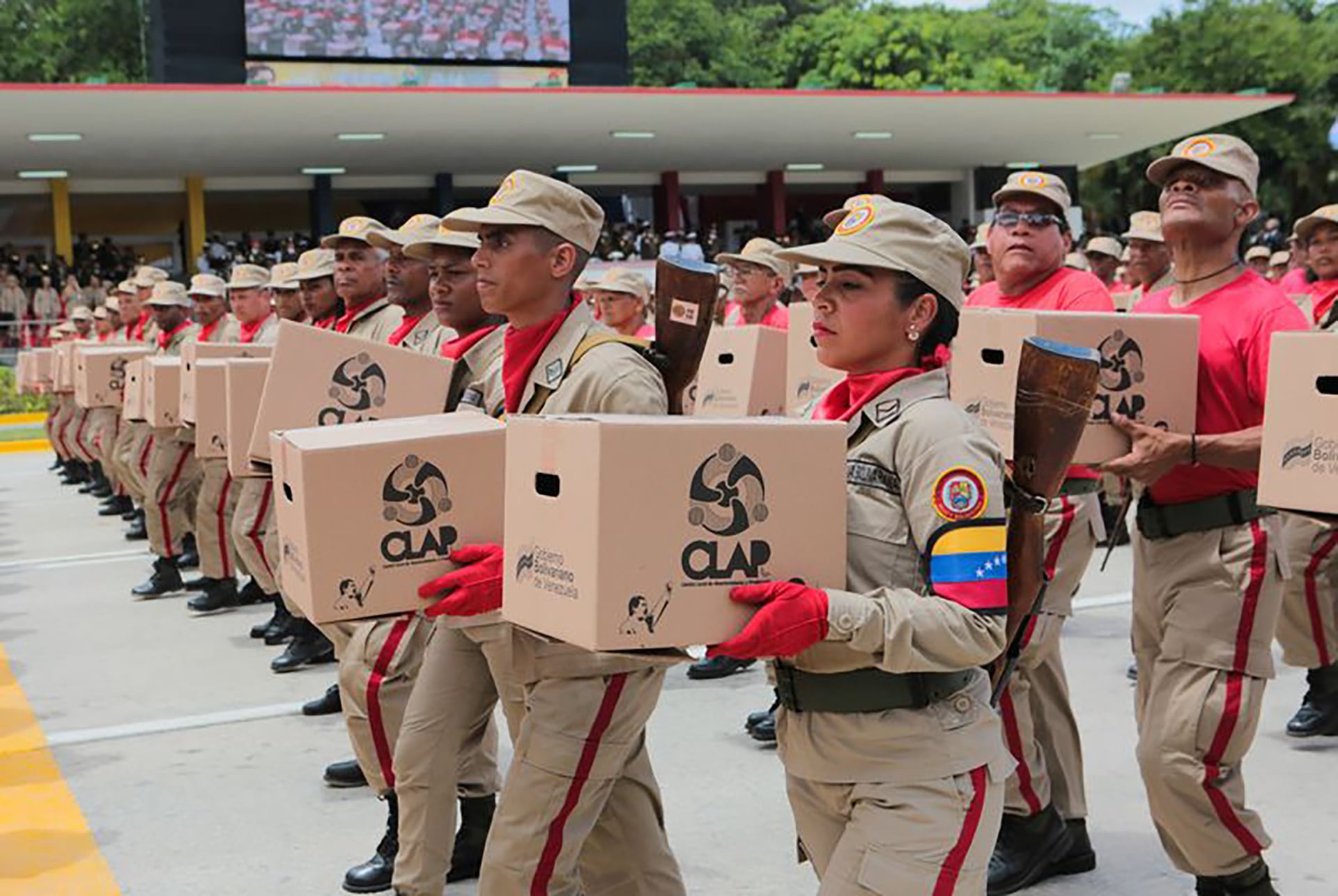 El régimen chavista organizó un plan de distribución de alimentos llamado CLAP, que se convirtió en fuente de casos de corrupción.