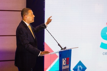 Guido Gómez Mazara afirmó que la formación es clave ante el mercado laboral y la transformación digital, y señaló que Indotel entregó 130.000 equipos tecnológicos. (Foto cortesía Presidencia de la República Dominicana)