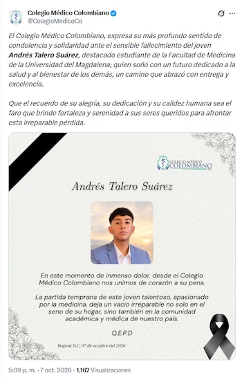 Publicación en red social con un mensaje de condolencias, la foto de un joven con traje azul, un lazo negro y logotipos de la institución