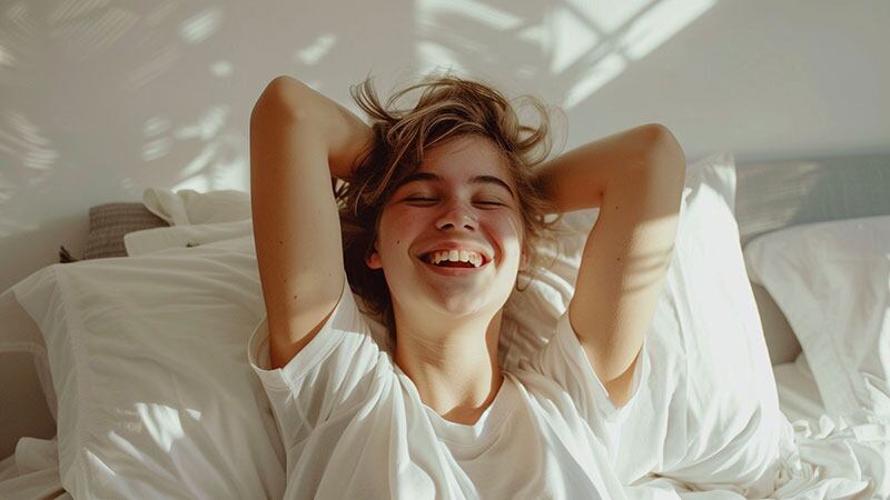 La Fundación Española del Corazón señala que una siesta breve reduce el riesgo cardiovascular en un 37 por ciento al disminuir el estrés y favorecer la presión arterial (Freepik)