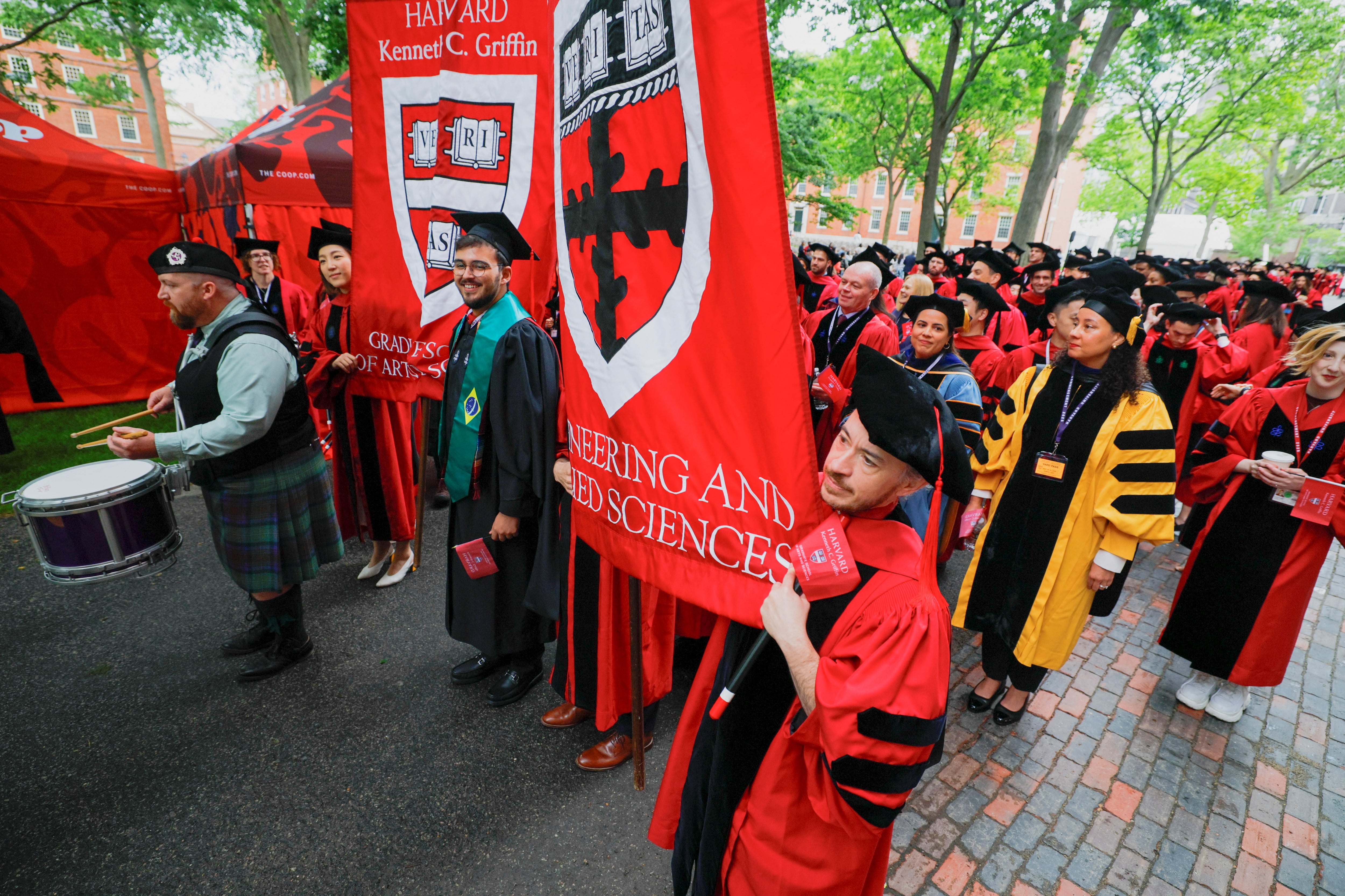 El 85% de los estudiantes de Harvard rechaza el límite de calificaciones, según una encuesta universitaria (REUTERS/Brian Snyder).