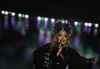 “Quería venir aquí hace mucho tiempo. Gracias por estar aquí. Esto no se suponía que pasaría. ¡40 años!”, agregó Madonna (REUTERS/Pilar Olivares)