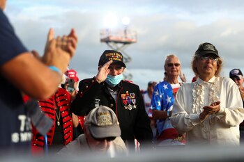 El 11 de noviembre cada año, se rinde homenaje a los millones de exmilitares, reconociendo su servicio y sacrificio por la nación en una fecha que resalta el patriotismo y la gratitud nacional. (REUTERS/Tom Brenner)