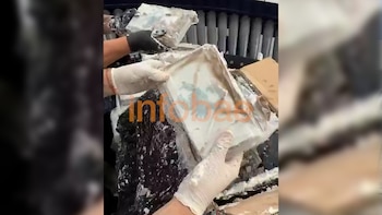 Encontraron encomiendas con cocaína en Ezeiza: tras una entrega controlada, detuvieron a tres franceses en París y Montevideo