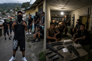 Composición de dos fotos con hombres jóvenes en una calle y en un cuarto de concreto con armas y paquetes sobre la mesa.