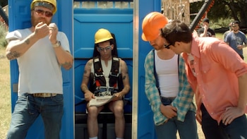 Johnny Knoxville y Steve-O llevan ‘Jackass: La Última y Nos Vamos’ a la pantalla grande con un nuevo tráiler