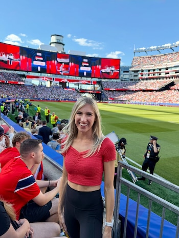 Elizabeth Pehota convirtió su serie World Cupdates en una plataforma para crecer en Instagram durante la Copa del Mundo 2026 (@pehota)