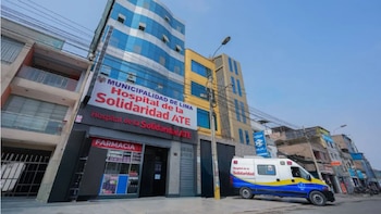 Cada punto contará con un sereno para brindar apoyo en materia de seguridad y una motoambulancia equipada para atender de manera oportuna urgencias, emergencias y brindar primeros auxilios.