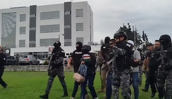 Mayra Salazar a su salida