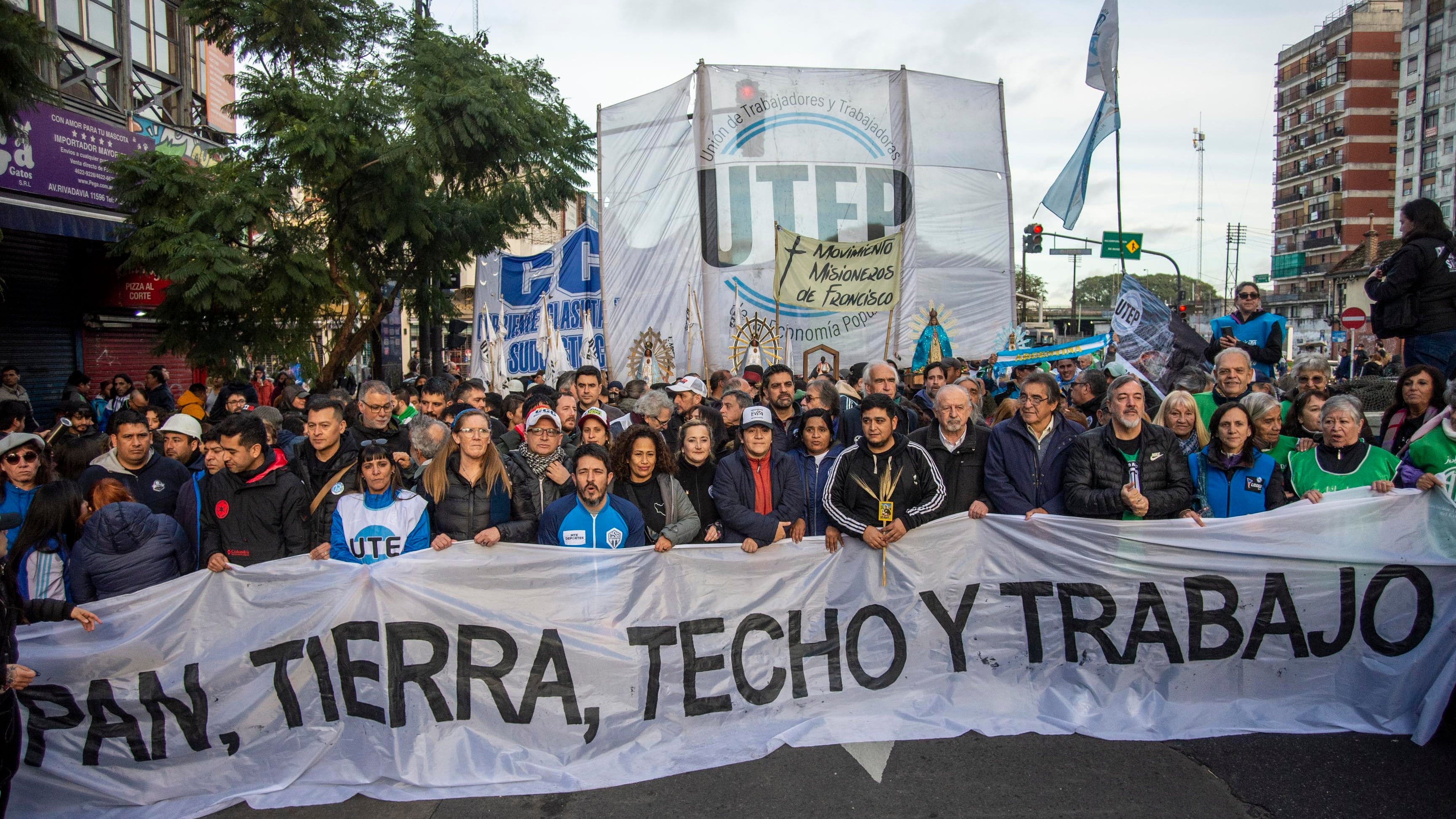 A 10 años de la primera marcha, los movimientos sociales vuelven a peregrinar por Tierra, Techo y Trabajo