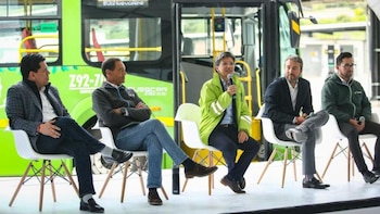 Claudia López busca empresas e