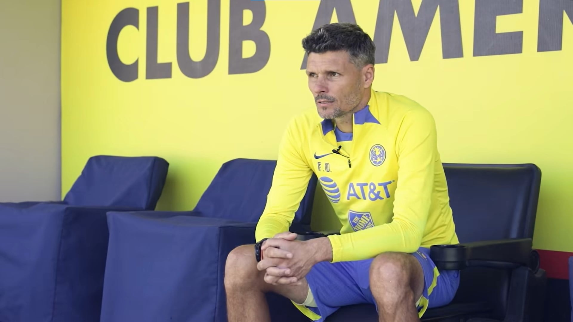 El técnico de Colo Colo, Fernando Ortiz, mantendría contacto directo con Dávila ante la posibilidad de un regreso al futbol chileno. Foto: Club América