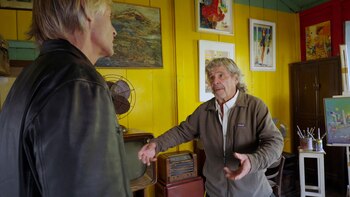 David con Alec Byrne, encargado